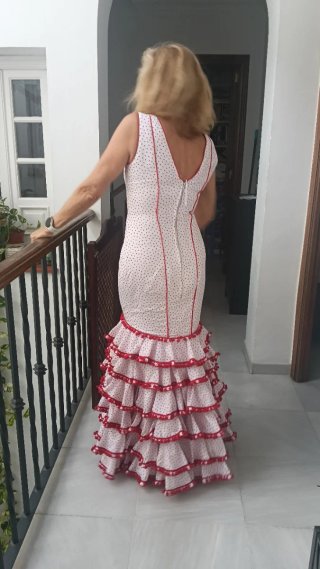 Traje de flamenca blanco y rojo