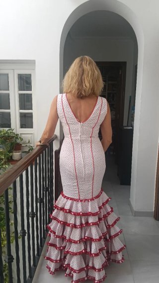 Traje de flamenca blanco y rojo