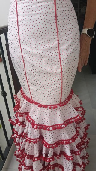 Traje de flamenca blanco y rojo