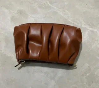 Bolso marrón de piel sintética