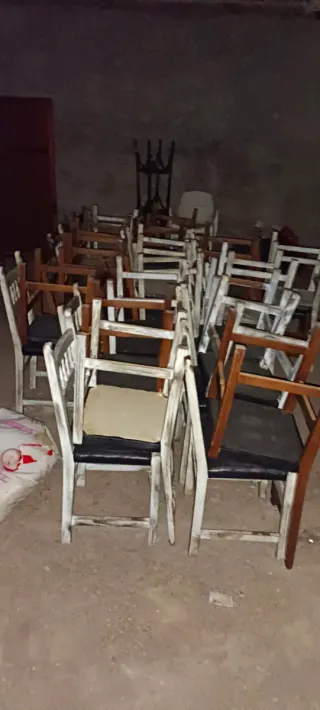 Sillas de salón madera y cuero