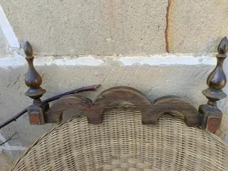 Copete madera antiguo con detalles dorados