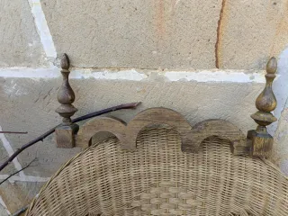 Copete madera antiguo con detalles dorados