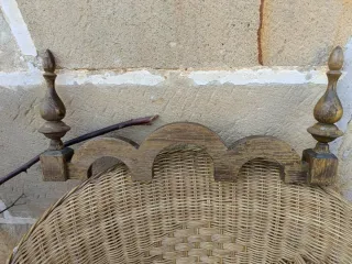 Copete madera antiguo con detalles dorados