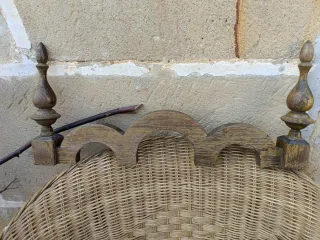 Copete madera antiguo con detalles dorados