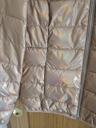 Cortavientos mujer dorado y rosa