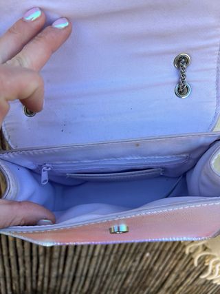 Bolso Bershka iridiscente