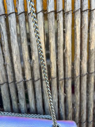 Bolso Bershka iridiscente