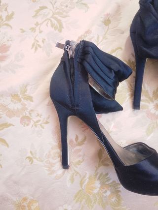 Sandali Guess raso nero fiocco caviglia 39