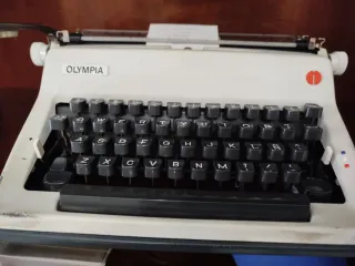Máquina de escribir Olivetti Olympia