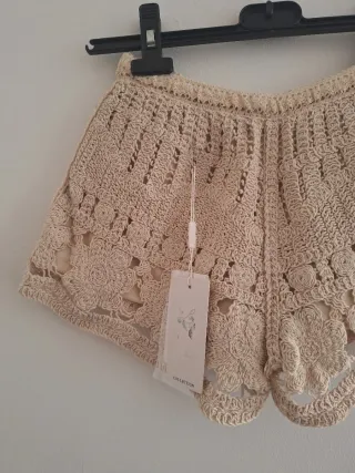 Calções de renda bege