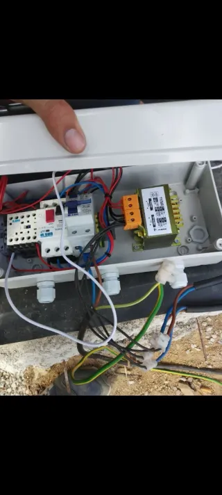 Manitas - Fontanería, electricidad y piscinas