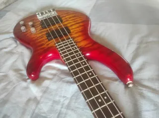 Bajo Cort Ación DLX