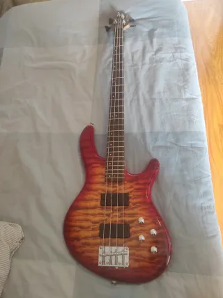 Bajo Cort Ación DLX