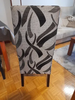 Mesa de comedor y 4 sillas