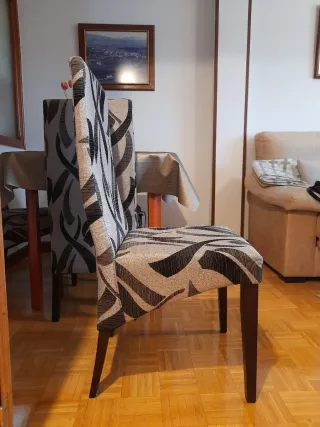 Mesa de comedor y 4 sillas
