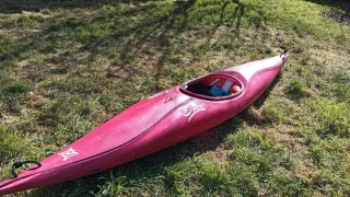 Piragua kayak rojo