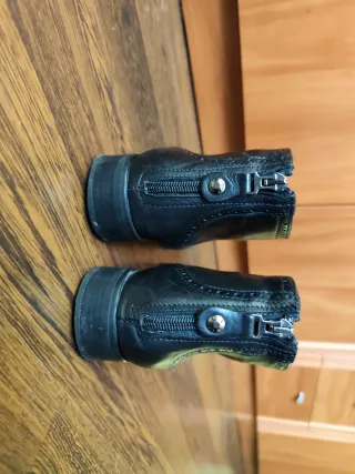 Botines de piel negros