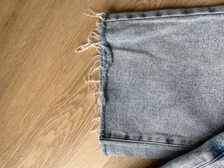 Pantalón vaquero flare tiro alto sin usar