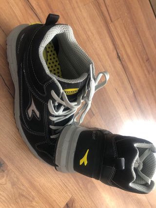 Zapatos de trabajo Diadora negros y grises