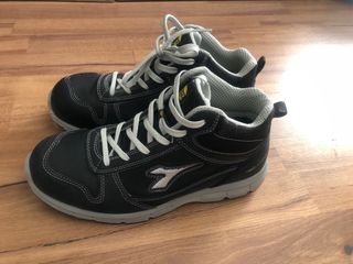 Zapatos de trabajo Diadora negros y grises