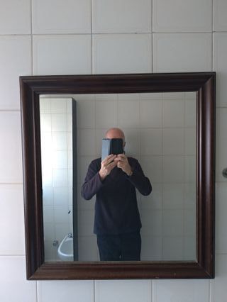 Specchio con cornice in legno 67x64 cm