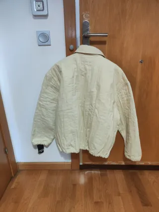 Chaqueta Zara crema moderna