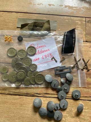 Lote botones y militaria antigua