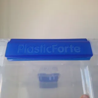 Due scatole di plastica per l'archiviazione