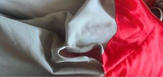 Plumas rojo reversible gris