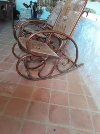 2 Vecchie Dondoli in Legno e Rattan