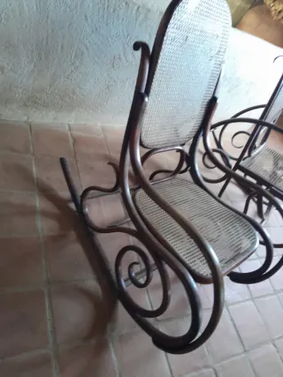 2 Vecchie Dondoli in Legno e Rattan