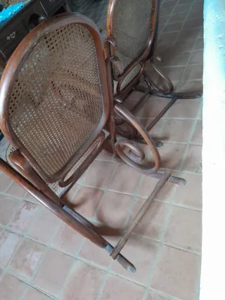 2 Vecchie Dondoli in Legno e Rattan