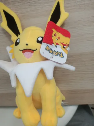 Peluche Pokémon Jolteon Amarillo