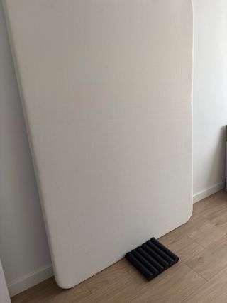 Somier Ikea Cama 135cm Beige. Patas en negro