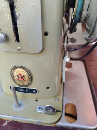 Máquina de coser Alfa