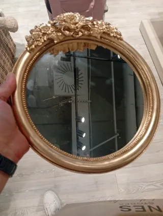 Espejo Ovalado Dorado con Adorno Floral