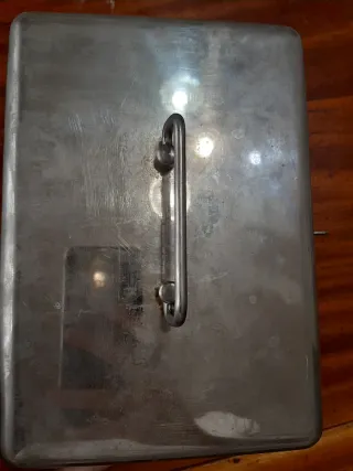 Cassaforte metallica con chiave