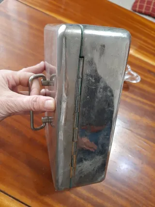 Cassaforte metallica con chiave