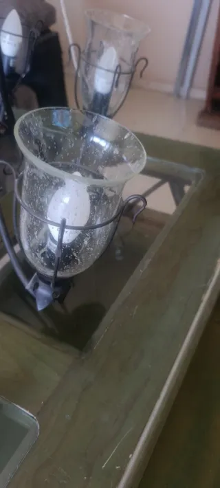 Lámpara de forja negra con 5 tulipas de cristal