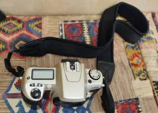 Cámara Nikon F60 de carrete