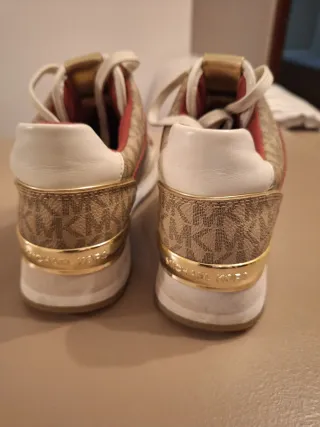 Zapatillas Michael Kors Beige y Rojo