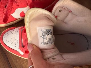 Nike Air Jordan 1 Mid Rosa y Blanco