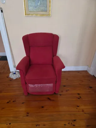 Sillón reclinable rojo