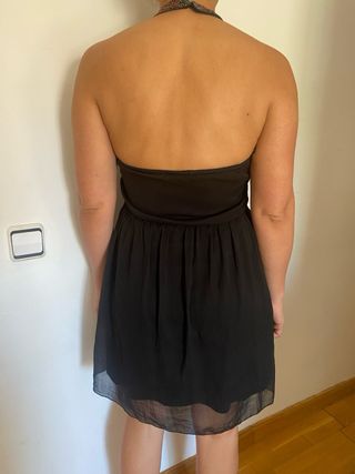 Vestido negro corto espalda descubierta