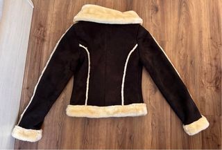 Chaqueta marrón con forro de borreguito