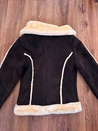 Chaqueta marrón con forro de borreguito