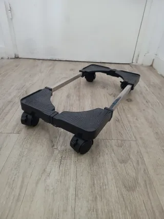 Soporte para ordenador con ruedas