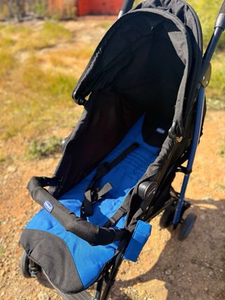 Carrito Chicco azul y negro