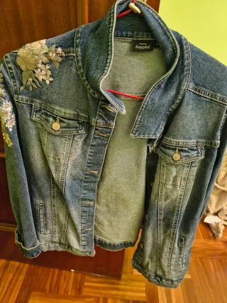 Chaqueta vaquera KappAhi bordada Talla L
